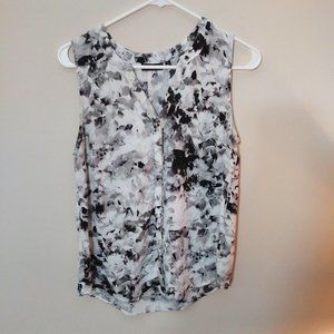 Apt 9 Black and White Floral Blouse small